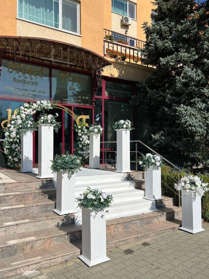 Hotel Flora Drobeta Turnu Severin Exterior photo